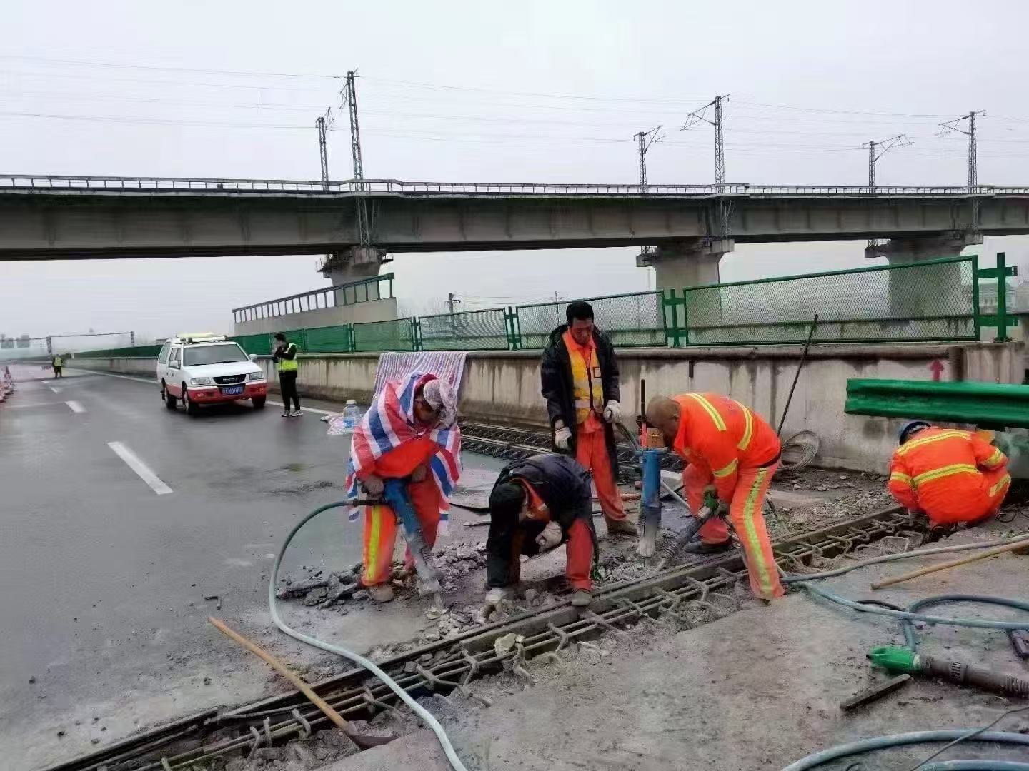 东兰桥梁伸缩缝抢修料